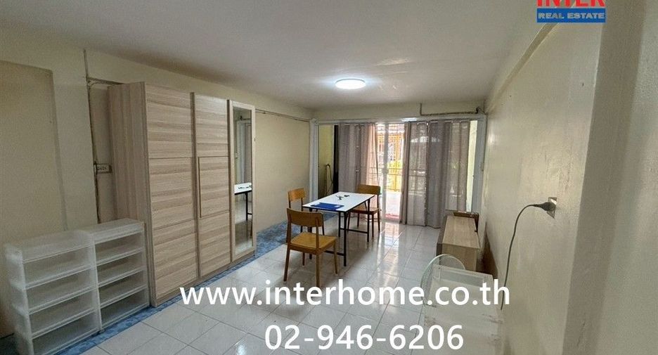 For sale 2 bedrooms townhouse in Huai Khwang, Bangkok