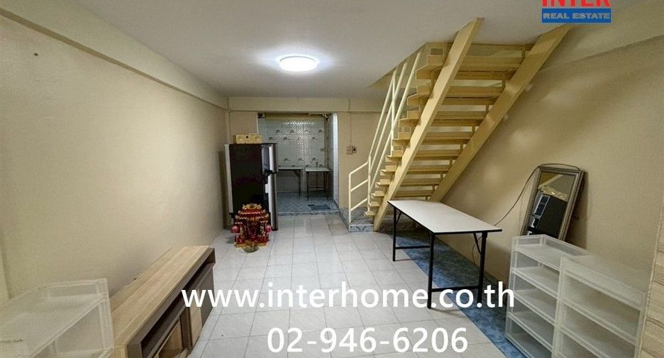 For sale 2 bedrooms townhouse in Huai Khwang, Bangkok