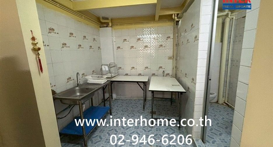For sale 2 bedrooms townhouse in Huai Khwang, Bangkok