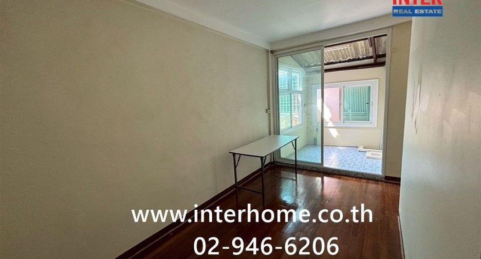 For sale 2 bedrooms townhouse in Huai Khwang, Bangkok