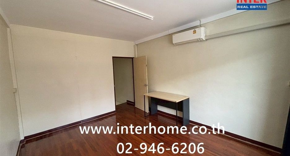 For sale 2 bedrooms townhouse in Huai Khwang, Bangkok