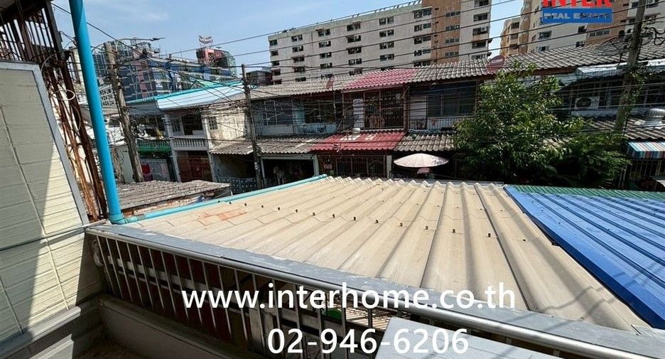 For sale 2 bedrooms townhouse in Huai Khwang, Bangkok