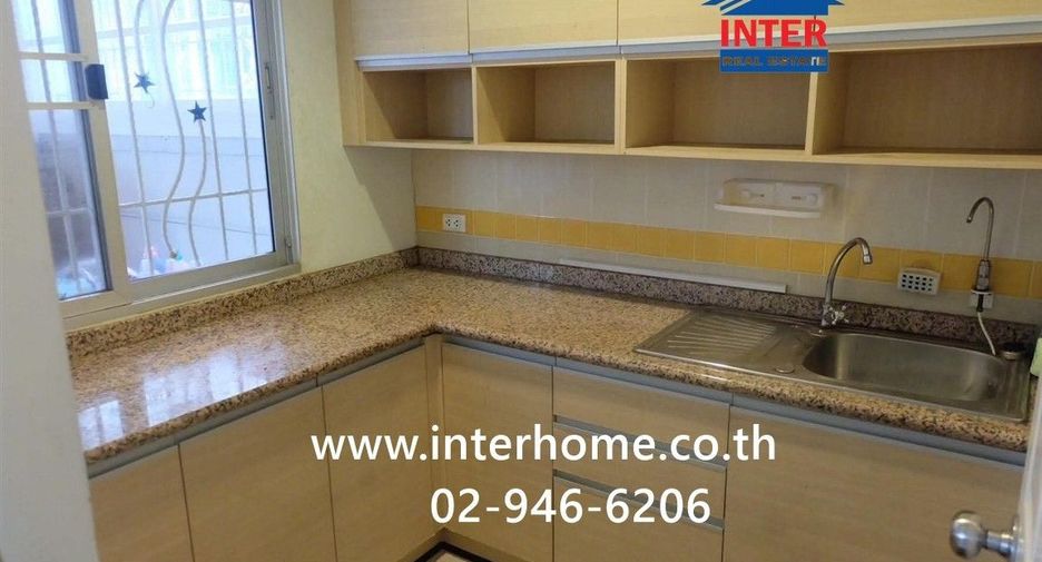 For sale 3 bedrooms townhouse in Lat Phrao, Bangkok