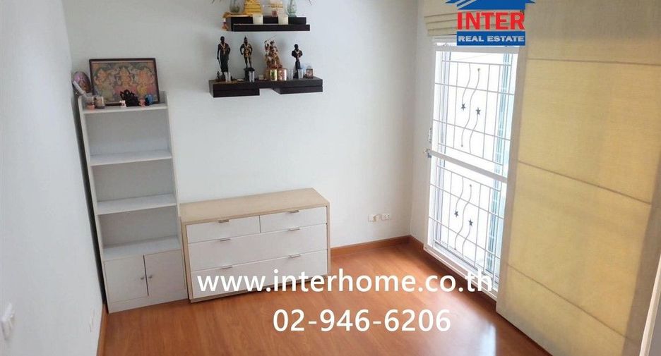 For sale 3 bedrooms townhouse in Lat Phrao, Bangkok