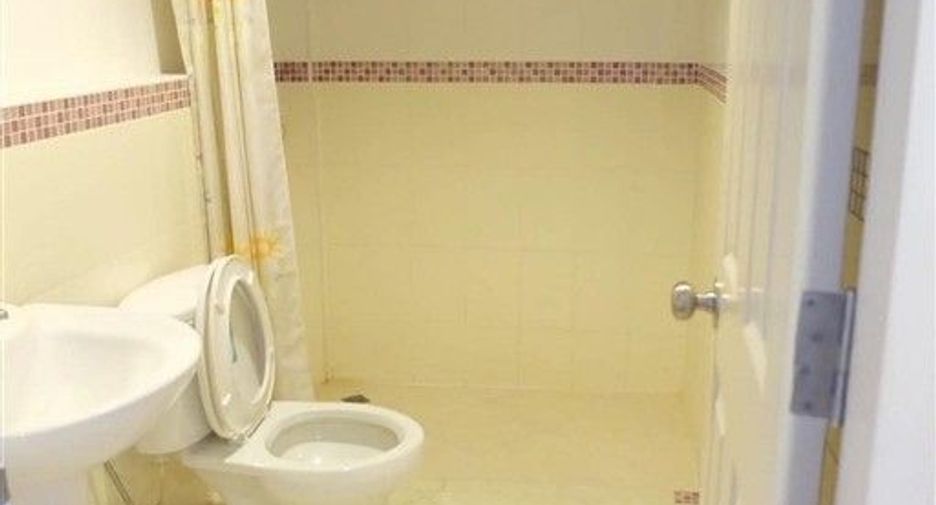 For sale 3 bedrooms townhouse in Lat Phrao, Bangkok