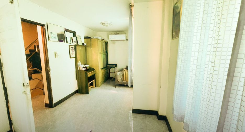 For sale 5 bedrooms townhouse in Bang Kapi, Bangkok