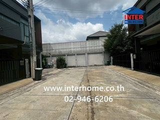 For sale 2 ベッドルーム townhouse in Saphan Sung, Bangkok