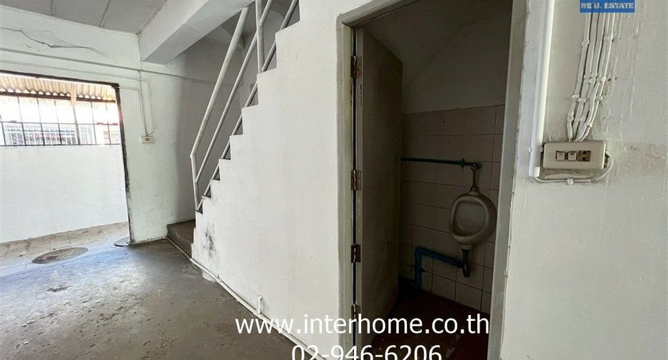 For sale retail Space in Khlong Sam Wa, Bangkok