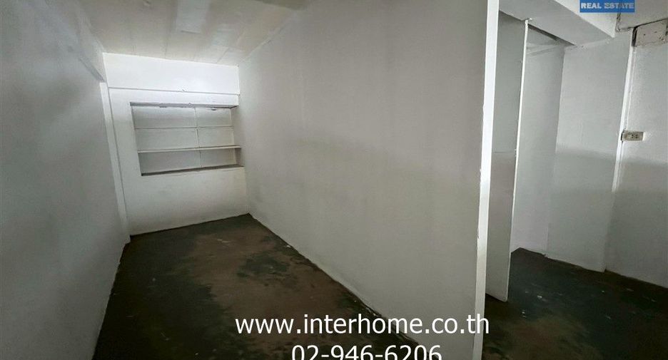 For sale retail Space in Khlong Sam Wa, Bangkok