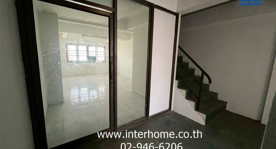 For sale retail Space in Khlong Sam Wa, Bangkok