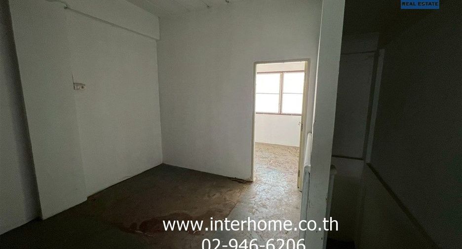 For sale retail Space in Khlong Sam Wa, Bangkok