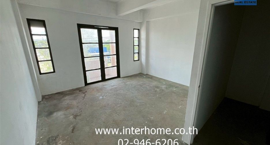 For sale retail Space in Khlong Sam Wa, Bangkok