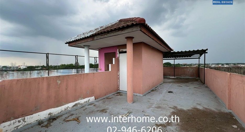 For sale retail Space in Khlong Sam Wa, Bangkok