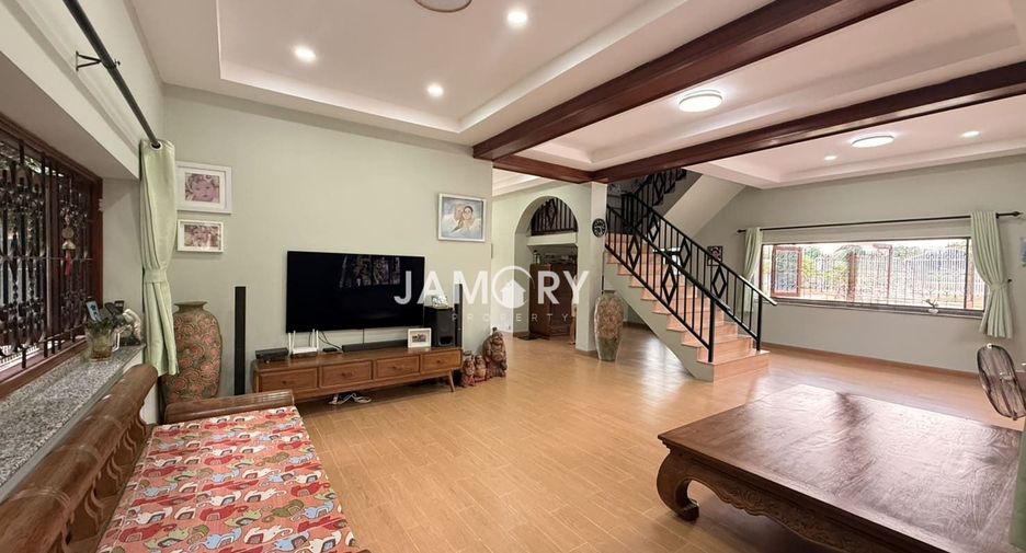 Haus zum Kauf mit 4 Zimmer in East Pattaya, Pattaya