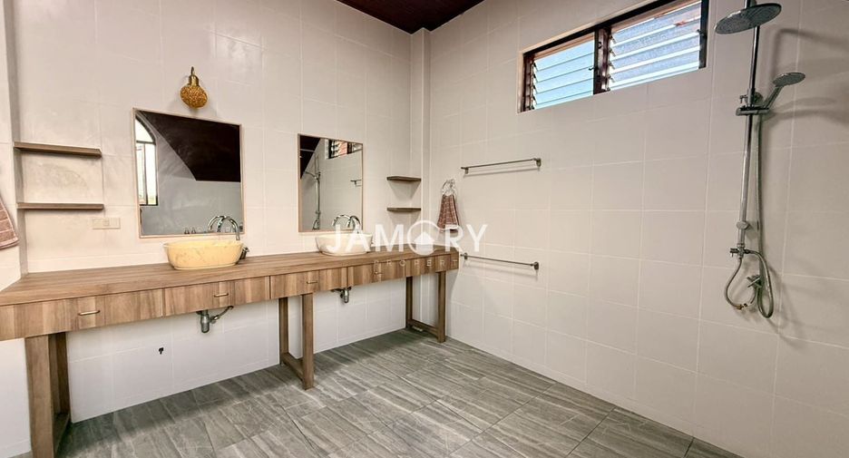 Haus zum Kauf mit 4 Zimmer in East Pattaya, Pattaya