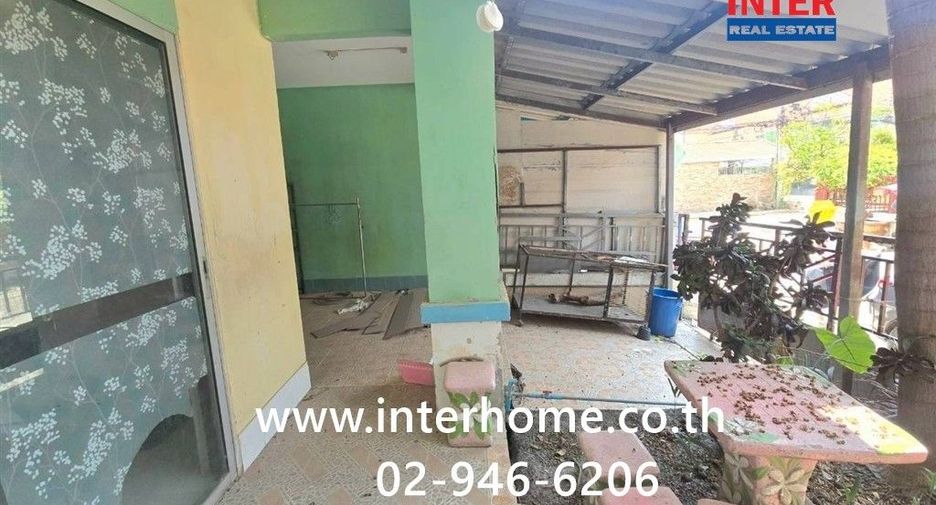 Casa adosada en venta de 3 habitaciones en Phra Samut Chedi, Samut Prakan
