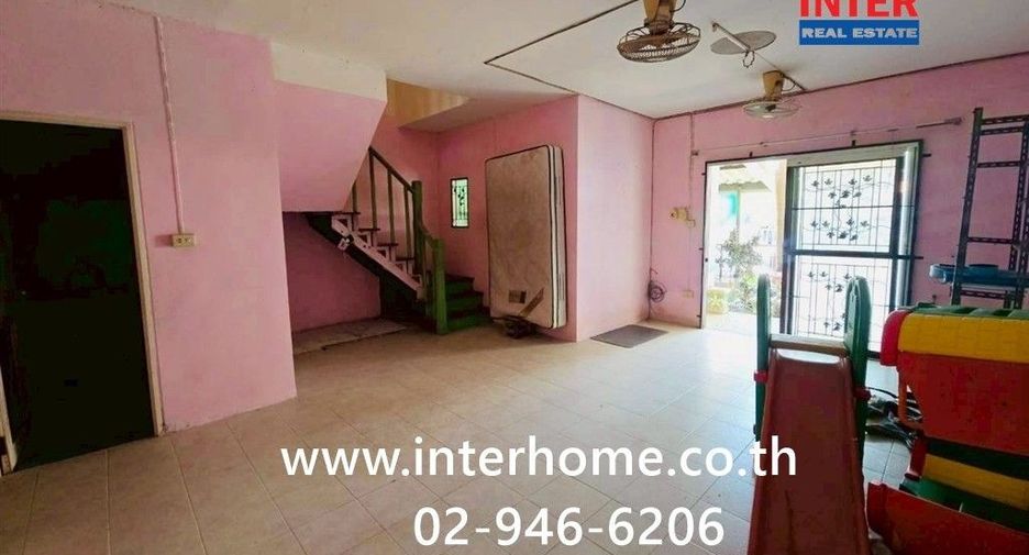 Casa adosada en venta de 3 habitaciones en Phra Samut Chedi, Samut Prakan