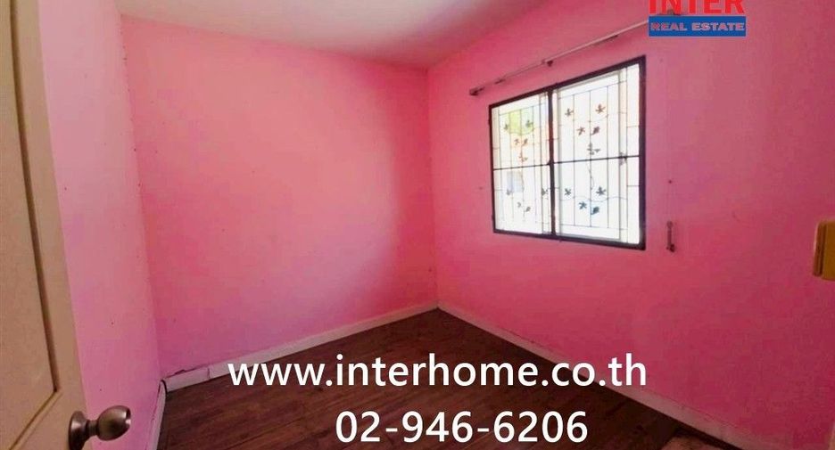 Casa adosada en venta de 3 habitaciones en Phra Samut Chedi, Samut Prakan