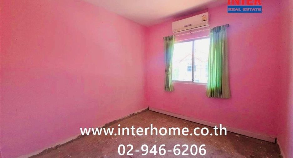 Casa adosada en venta de 3 habitaciones en Phra Samut Chedi, Samut Prakan