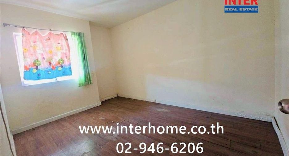 Casa adosada en venta de 3 habitaciones en Phra Samut Chedi, Samut Prakan