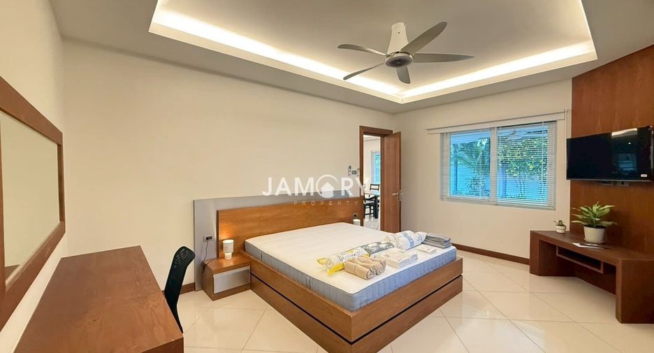 For rent 3 bedrooms villa in East Pattaya, Pattaya