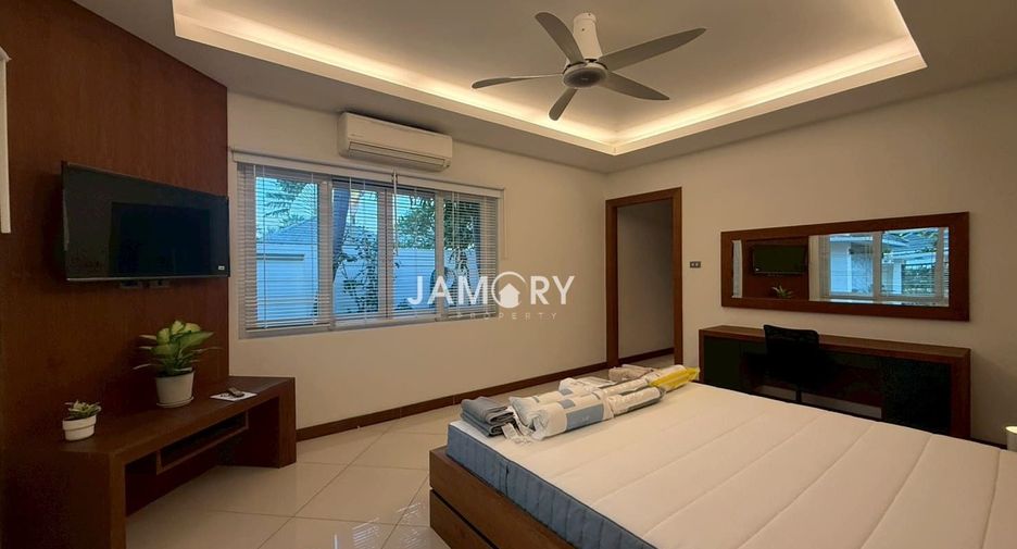 For rent 3 bedrooms villa in East Pattaya, Pattaya