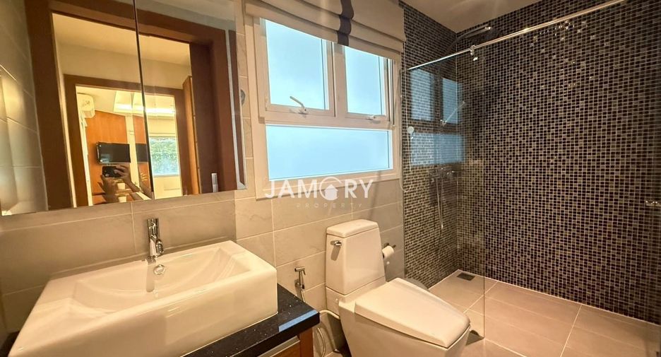 For rent 3 bedrooms villa in East Pattaya, Pattaya