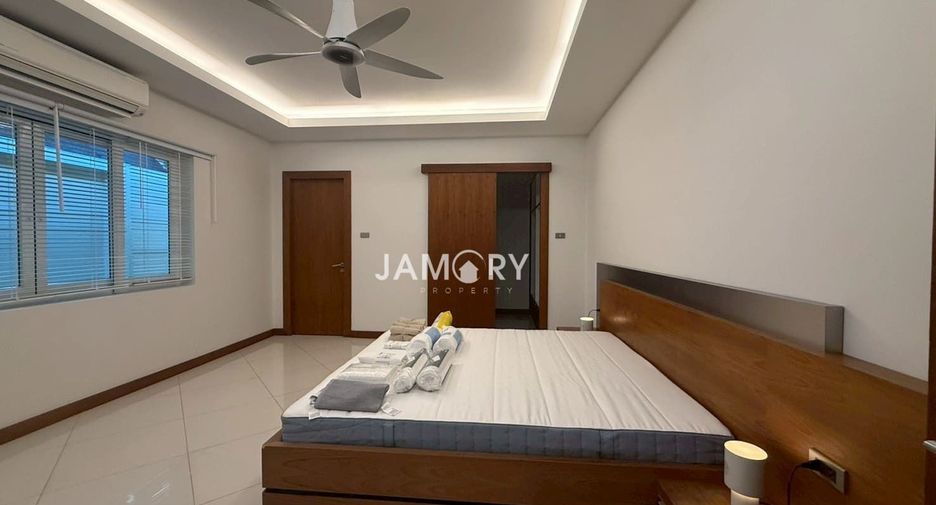 For rent 3 bedrooms villa in East Pattaya, Pattaya