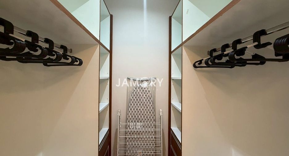 For rent 3 bedrooms villa in East Pattaya, Pattaya