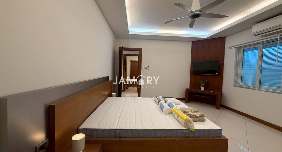 For rent 3 bedrooms villa in East Pattaya, Pattaya