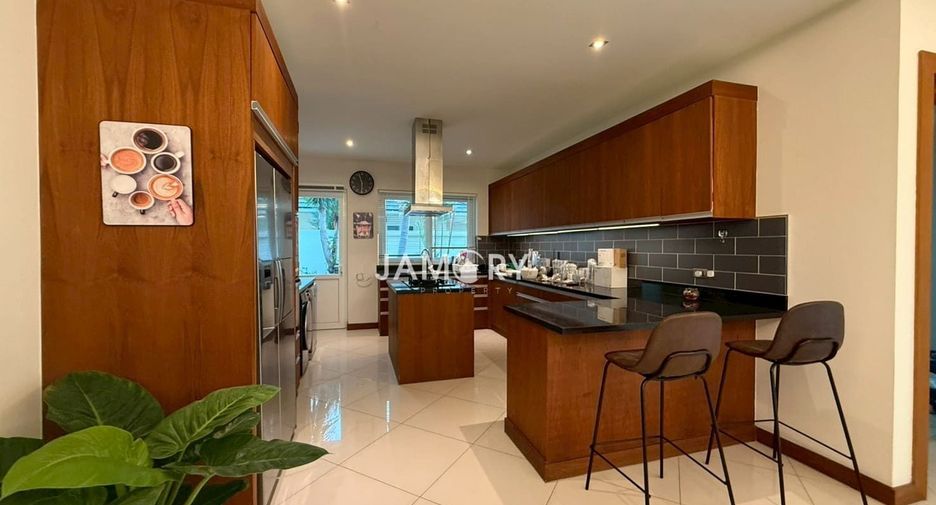 For rent 3 bedrooms villa in East Pattaya, Pattaya