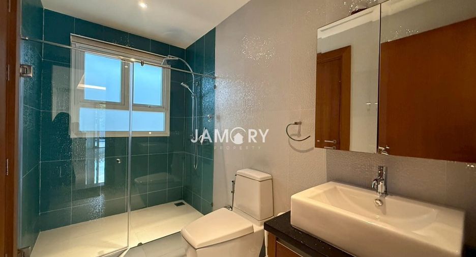 For rent 3 bedrooms villa in East Pattaya, Pattaya