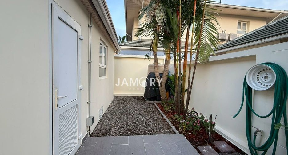 For rent 3 bedrooms villa in East Pattaya, Pattaya