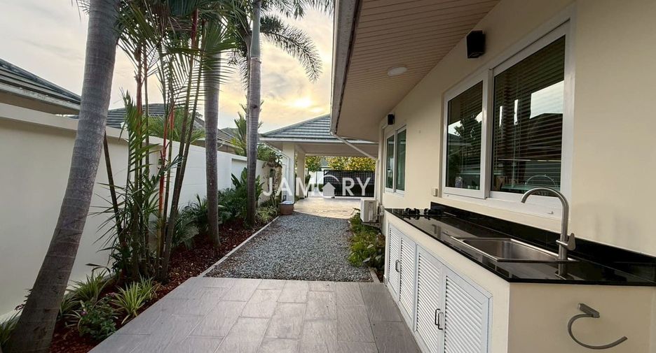 For rent 3 bedrooms villa in East Pattaya, Pattaya
