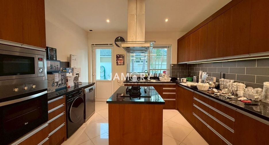 For rent 3 bedrooms villa in East Pattaya, Pattaya