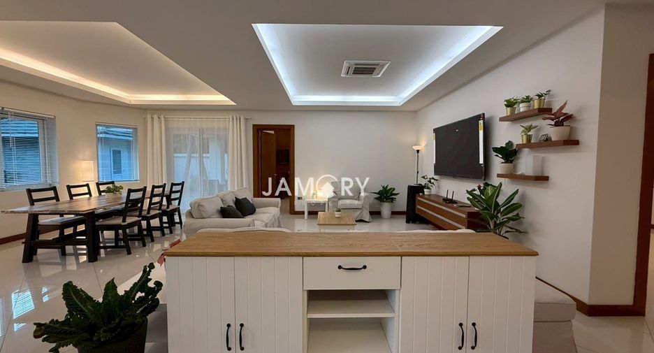For rent 3 bedrooms villa in East Pattaya, Pattaya