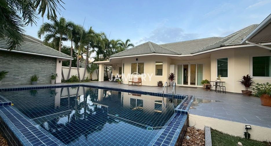 For rent 3 bedrooms villa in East Pattaya, Pattaya