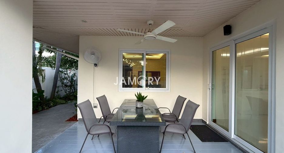For rent 3 bedrooms villa in East Pattaya, Pattaya