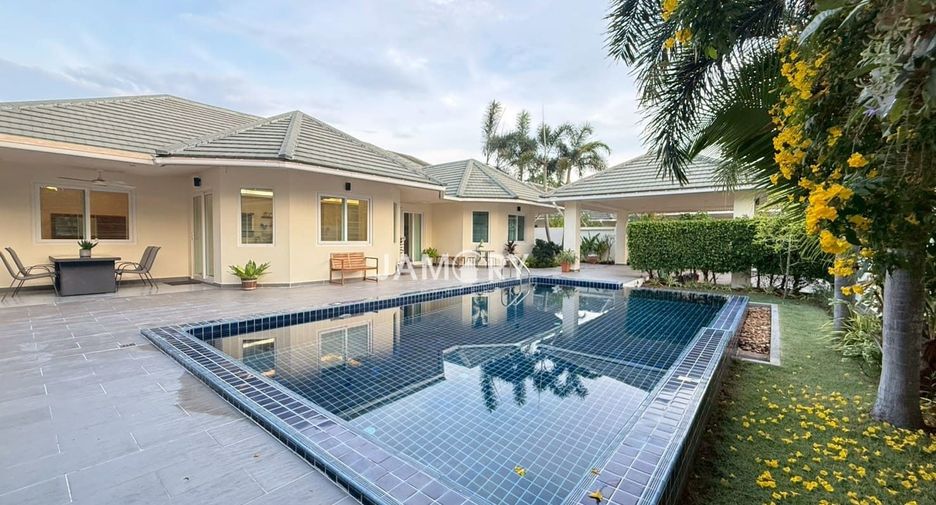 For rent 3 bedrooms villa in East Pattaya, Pattaya