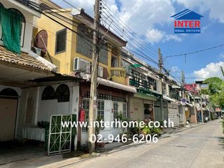 For sale 3 bedrooms townhouse in Huai Khwang, Bangkok
