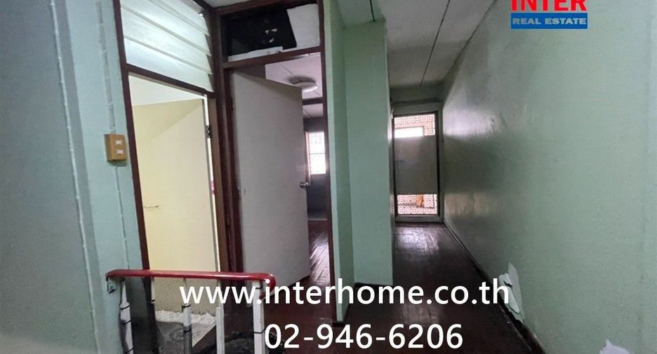 For sale 3 bedrooms townhouse in Huai Khwang, Bangkok