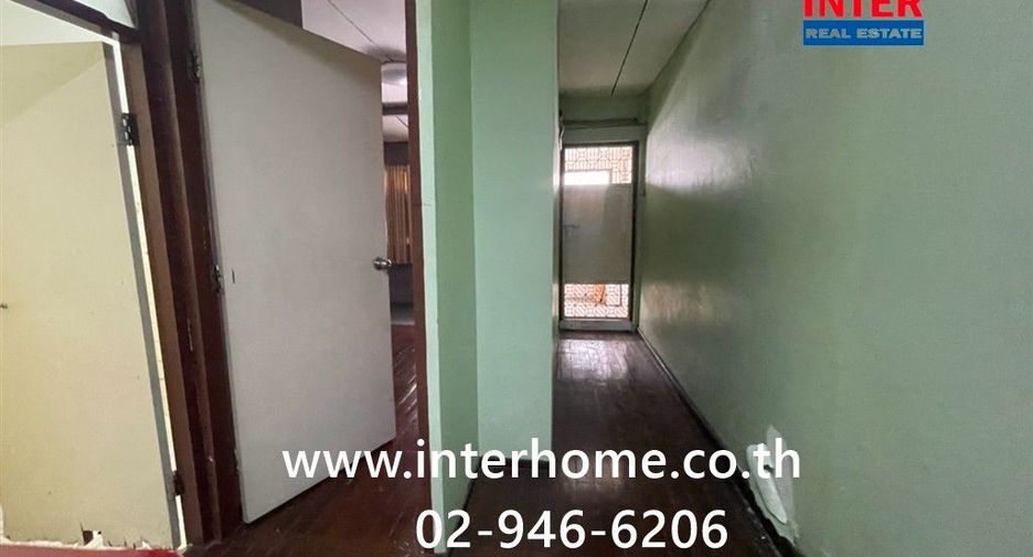 For sale 3 bedrooms townhouse in Huai Khwang, Bangkok