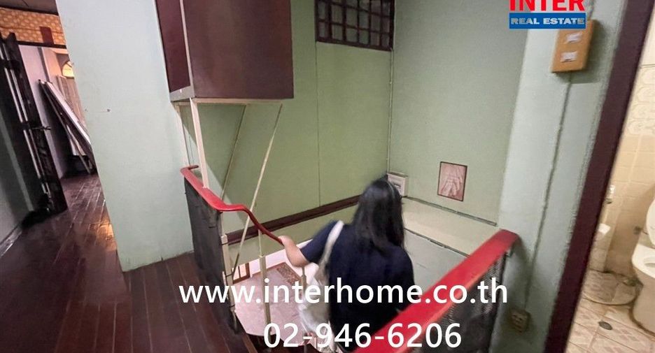 For sale 3 bedrooms townhouse in Huai Khwang, Bangkok