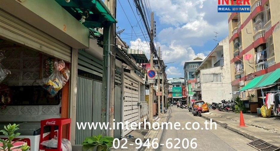 For sale 3 bedrooms townhouse in Huai Khwang, Bangkok