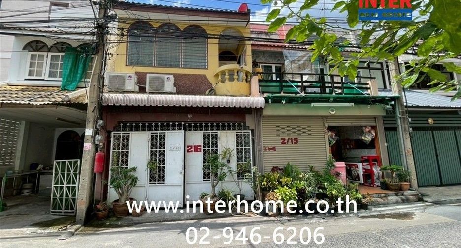 For sale 3 bedrooms townhouse in Huai Khwang, Bangkok