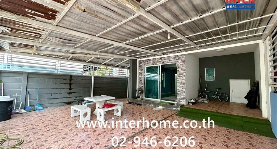 À vendre 3 chambres maison de ville à Bang Sao Thong, Samut Prakan