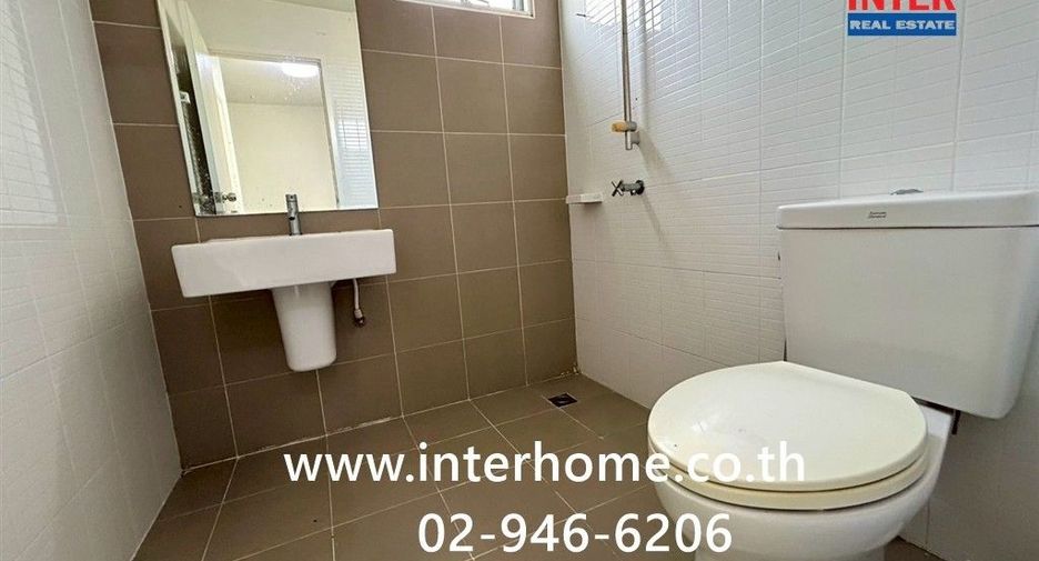 À vendre 3 chambres maison de ville à Bang Sao Thong, Samut Prakan