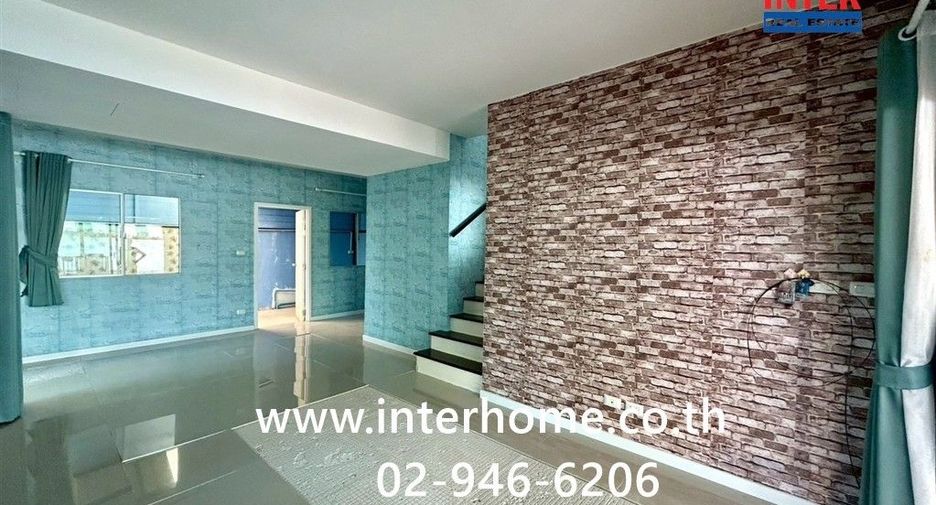À vendre 3 chambres maison de ville à Bang Sao Thong, Samut Prakan