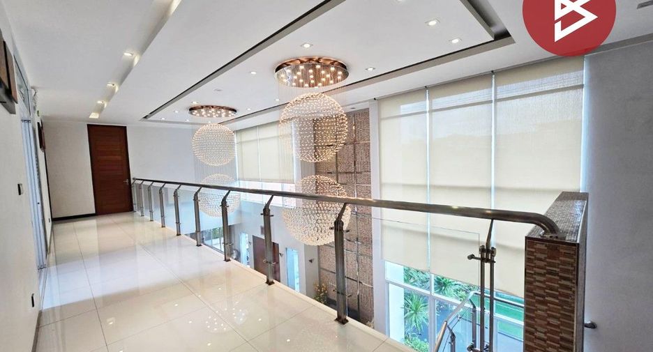 Casa en venta de 8 habitaciones en Lat Phrao, Bangkok