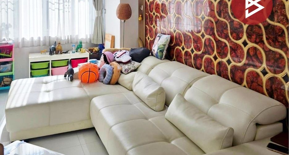 Casa en venta de 8 habitaciones en Lat Phrao, Bangkok